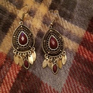 Gold tone and burgandy earring
